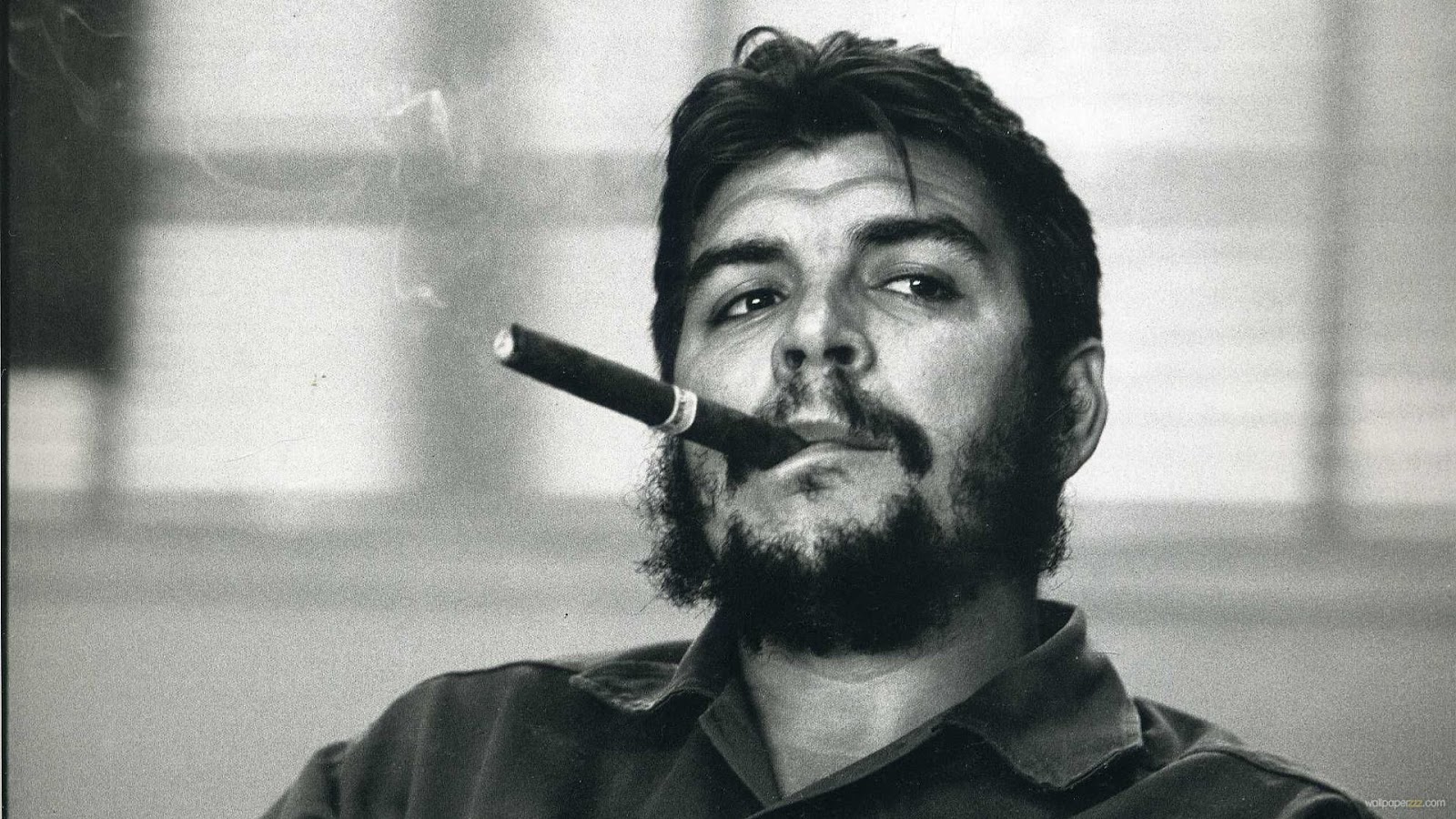 Kalapács alatt Guevara két portréja