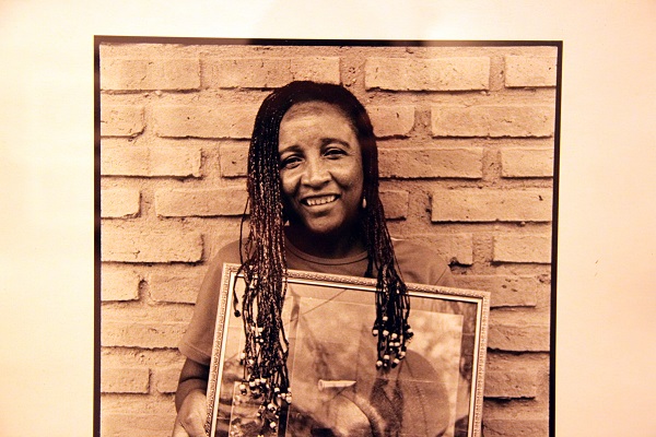 Fotografía afro-boliviana con conciencia e identidad – Carmen Angola en la Manzana 1