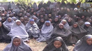 Hír a nigériai iskolás lányokról – aki nem halt meg, azt harcosokra cserélné a Boko Haram