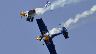 Két vadászgép ütközött a levegőben – videó