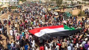 A szudániak a katonákat sem akarják